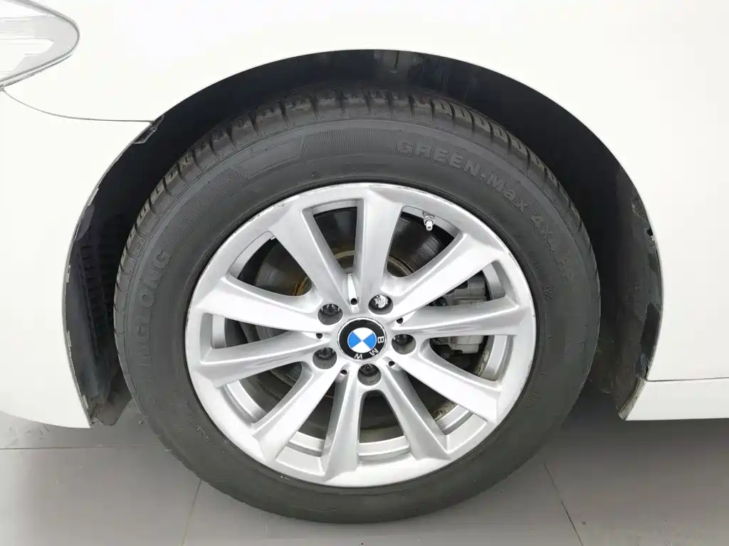BMW 5 Series 2011 — фото 17