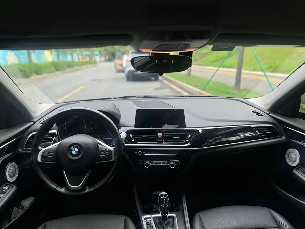 BMW 1 Series 2021 — фото 12