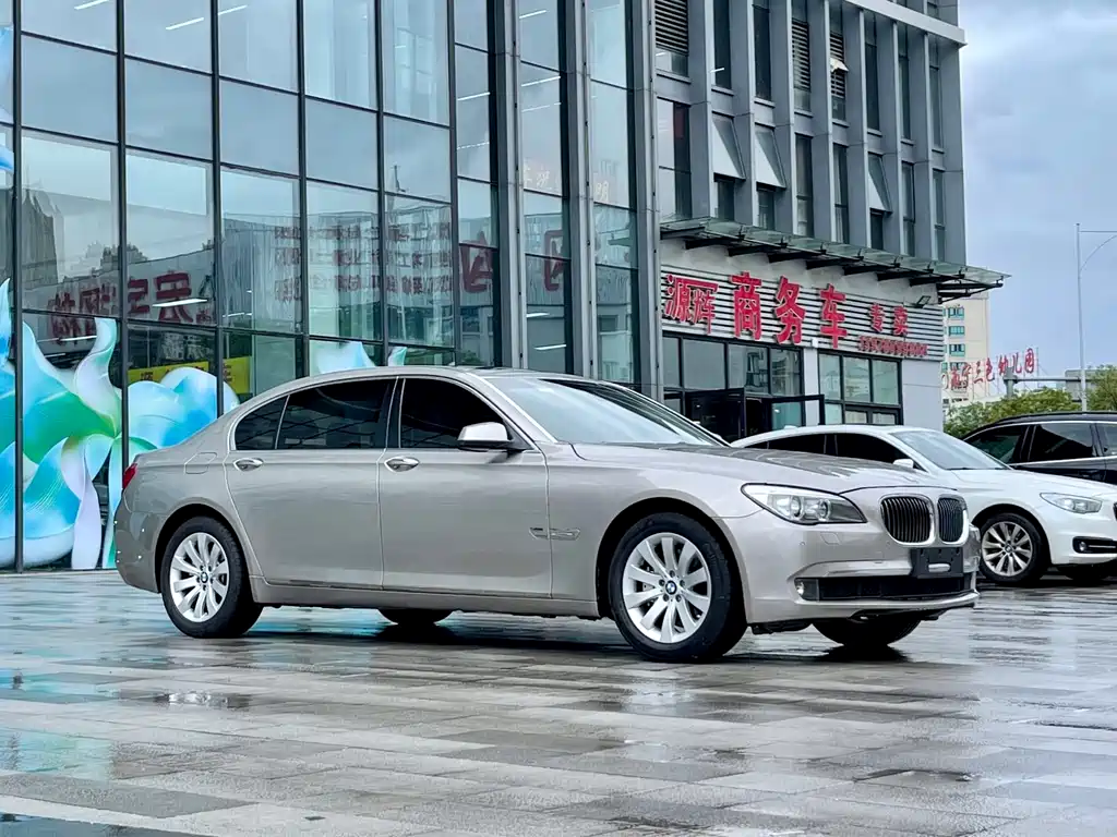 BMW 7 Series 2011 — фото 3