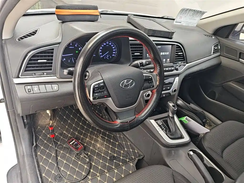 Hyundai Elantra 2017 — фото 10