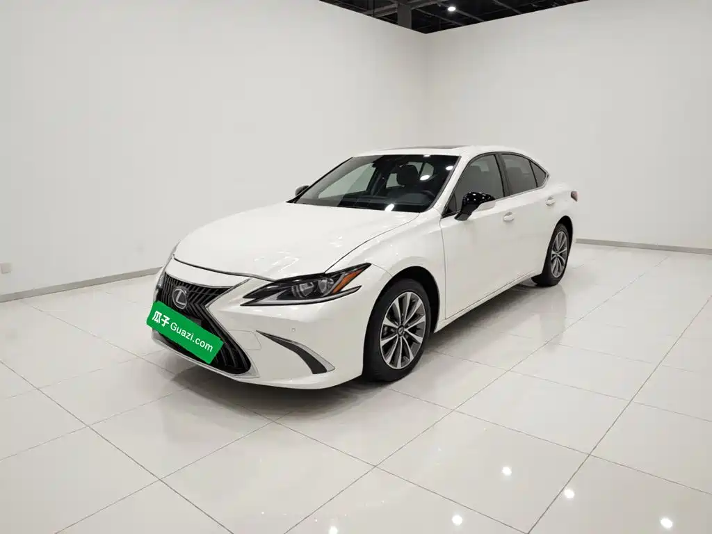 Lexus ES 2023 — фото 1