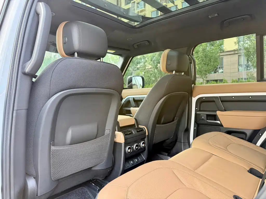 Land Rover Defender 2025 — фото 19
