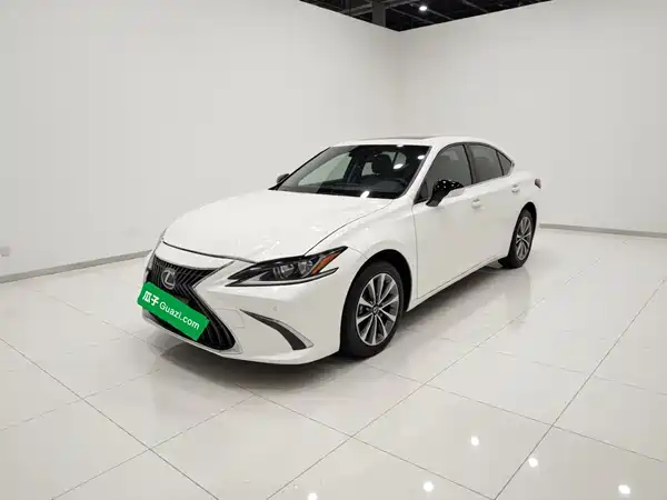 Lexus ES 2023