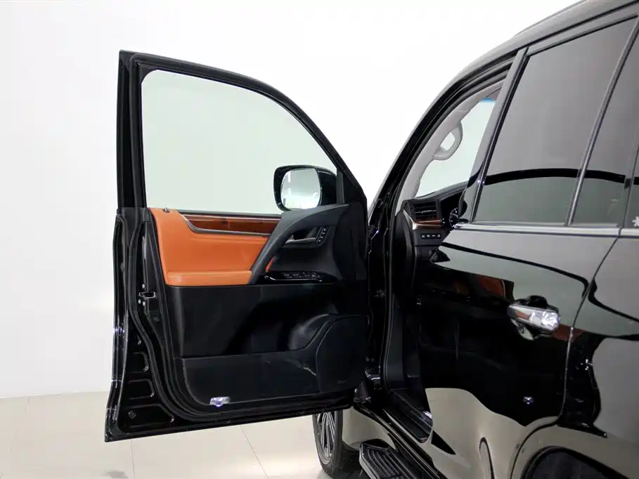 Lexus LX 2020