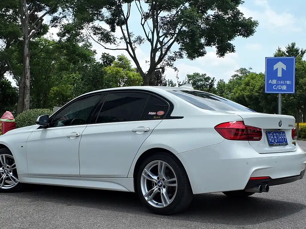 BMW 3 Series 2018 — фото 13