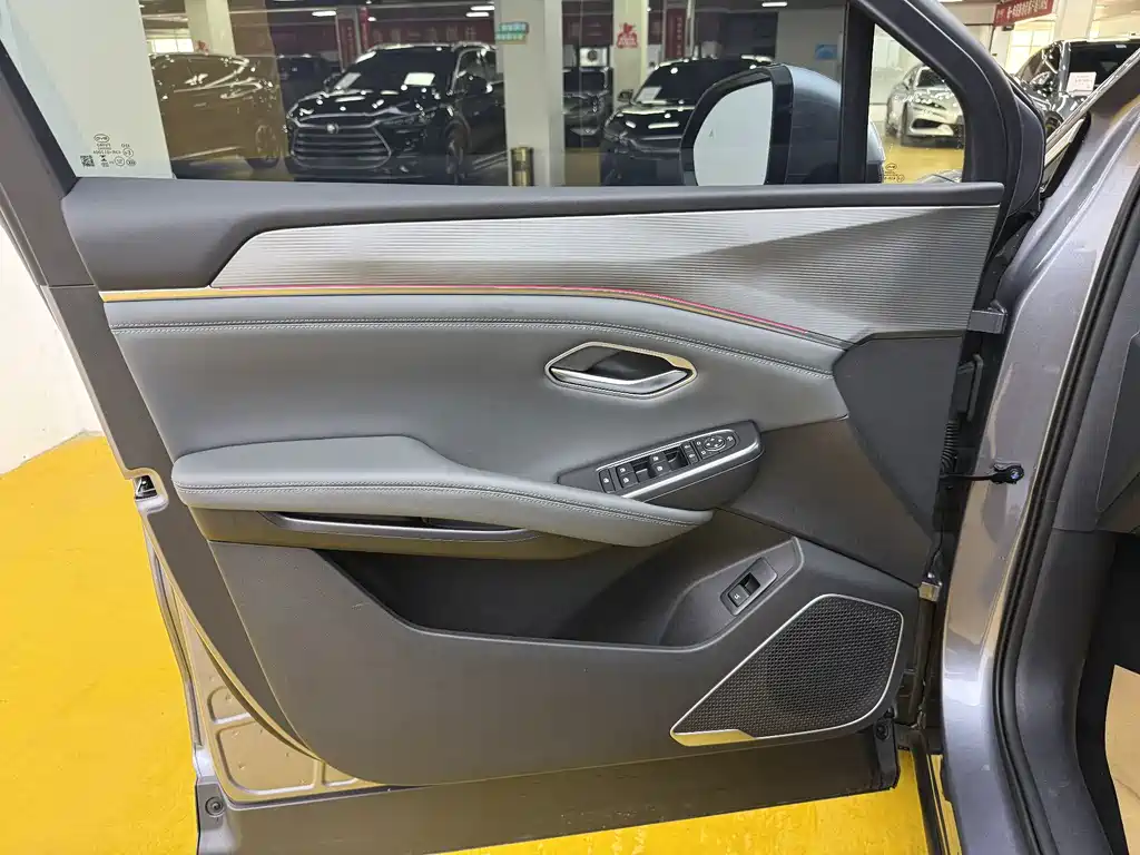 BYD Song L DM-i 2026 — фото 3