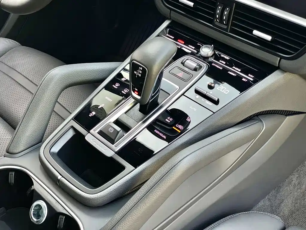 Porsche Cayenne 2018 — фото 14