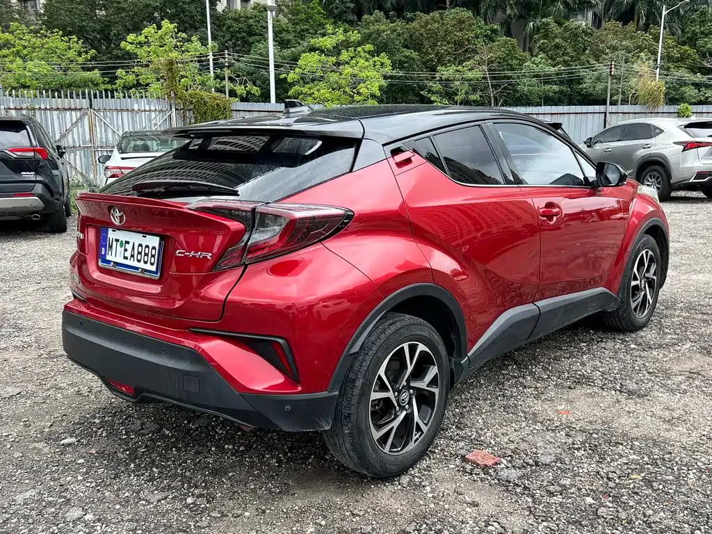 Toyota C-HR 2018 — фото 6