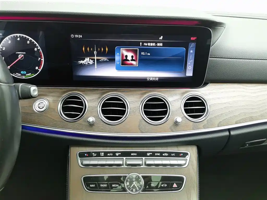 Mercedes-Benz E-Class 2020 — фото 12