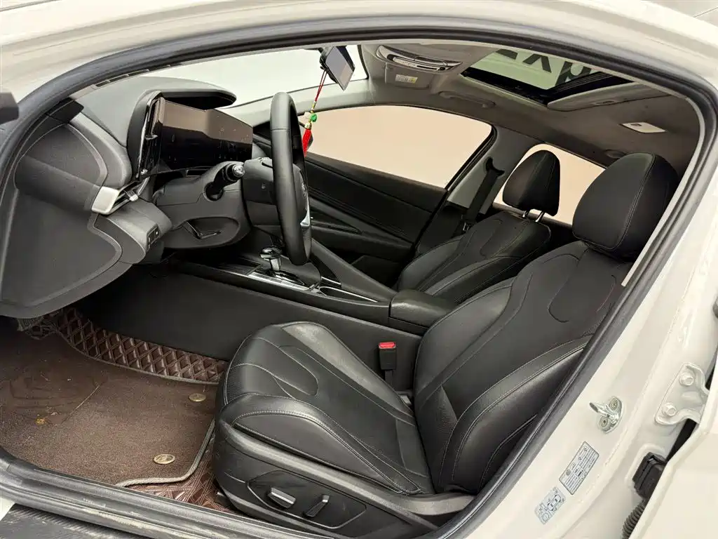 Hyundai Elantra 2021 — фото 16