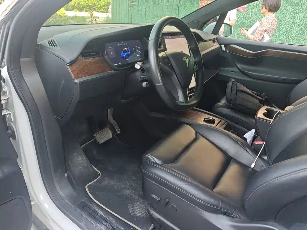 Tesla Model X 2020 — фото 17