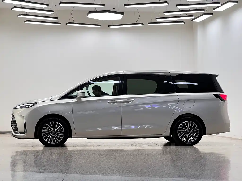 Buick GL8 New Energy 2025 — фото 4