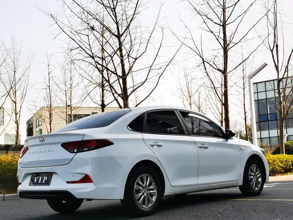Hyundai Elantra 2022 — фото 6
