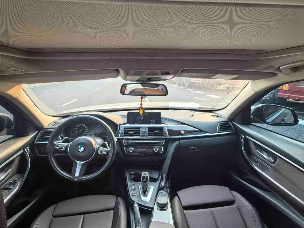 BMW 3 Series 2019 — фото 4