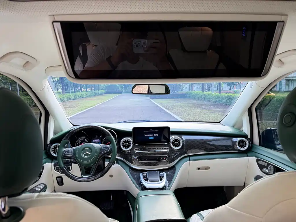 Mercedes-Benz V-Class 2022 — фото 12