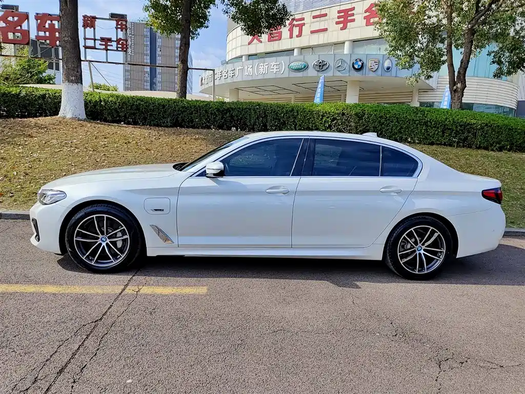 BMW 5 Series New Energy 2022 — фото 3