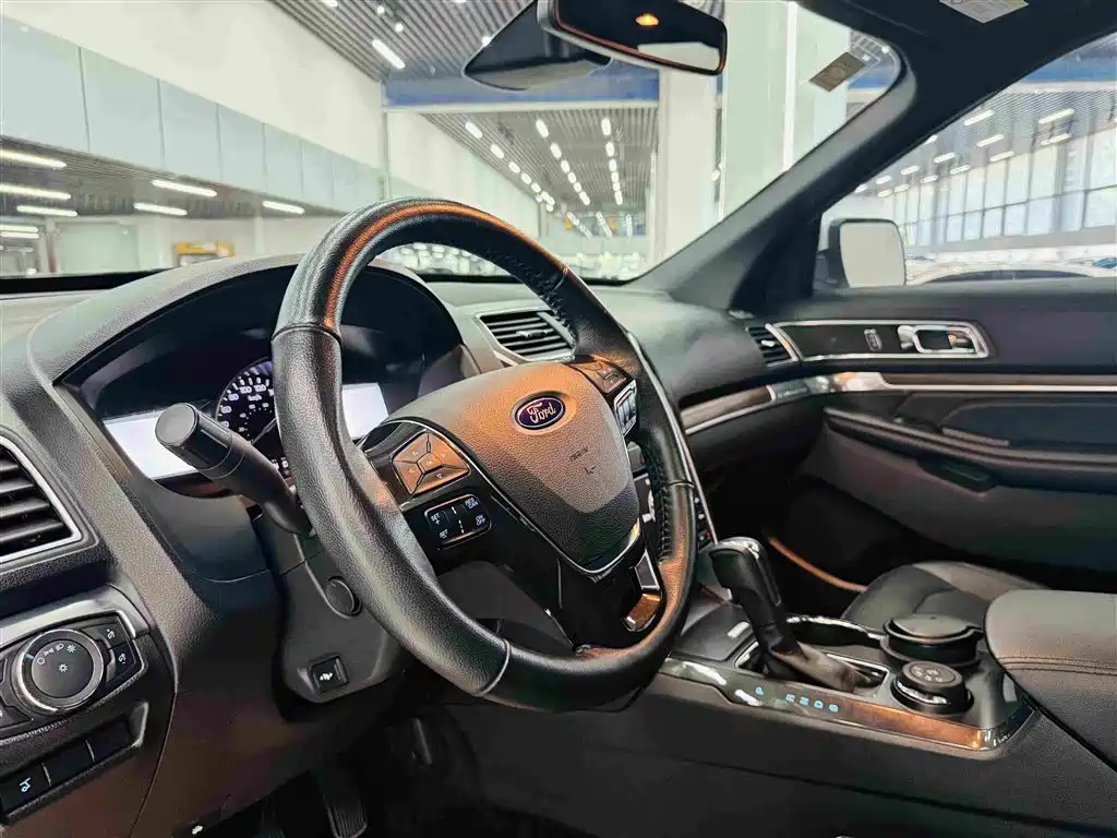 Ford Explorer 2018 — фото 11