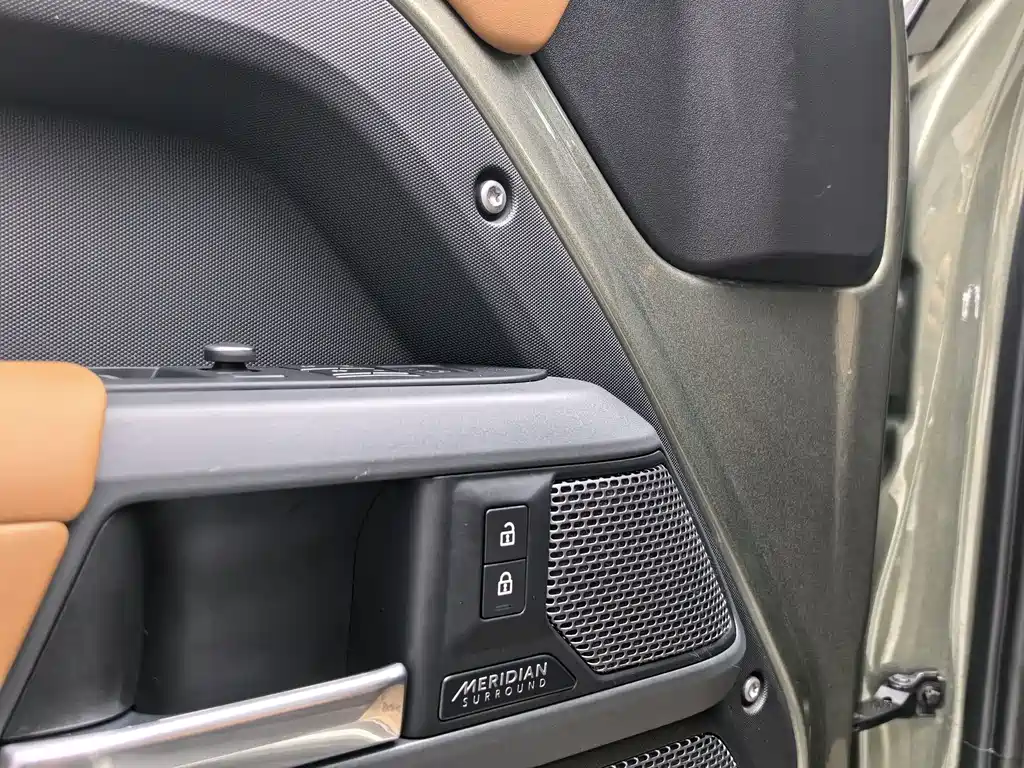 Land Rover Defender 2021