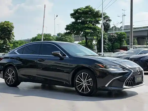 Lexus ES 2024