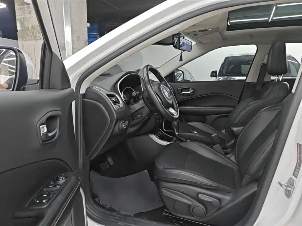 Jeep Compass 2019 — фото 15