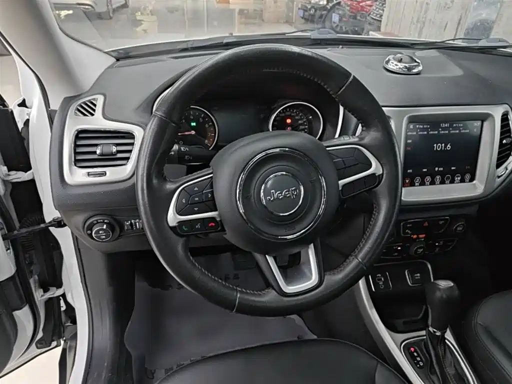 Jeep Compass 2019 — фото 11