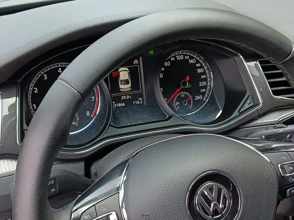 Volkswagen Passat 2018 — фото 12