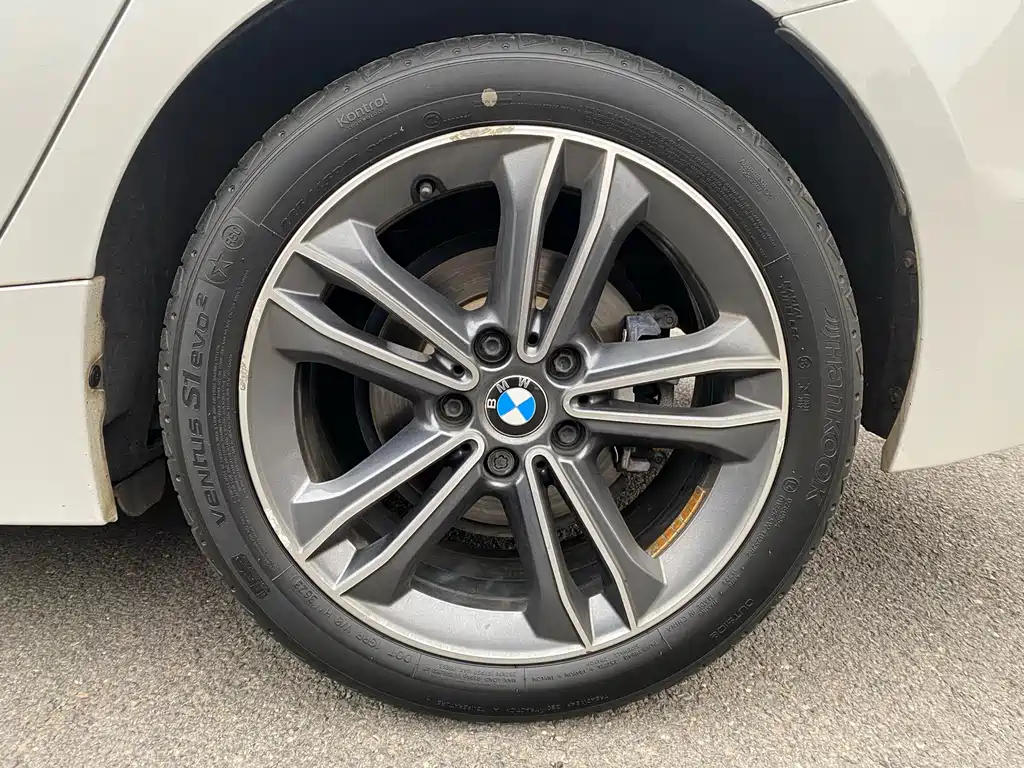 BMW 1 Series 2018 — фото 23