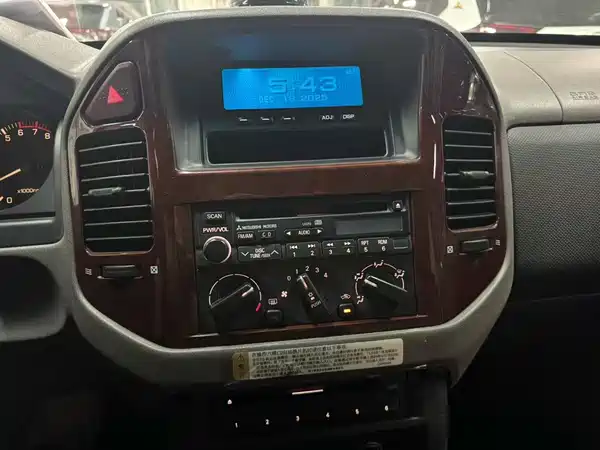 Mitsubishi Pajero 2011