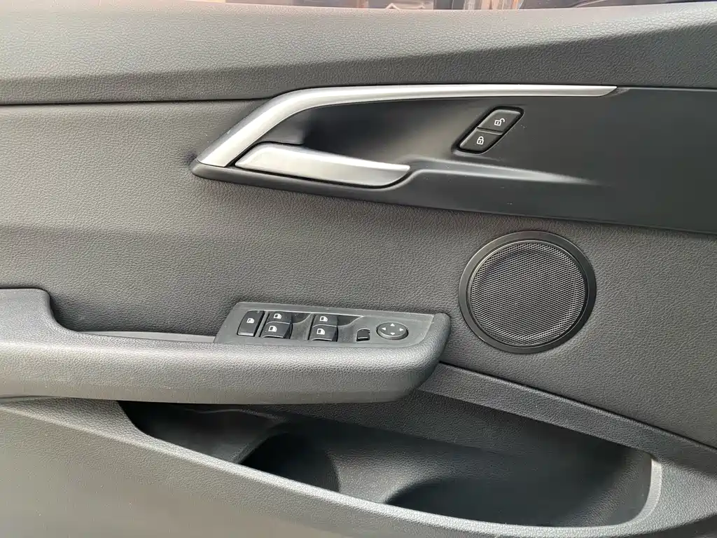 BMW 1 Series 2018 — фото 16