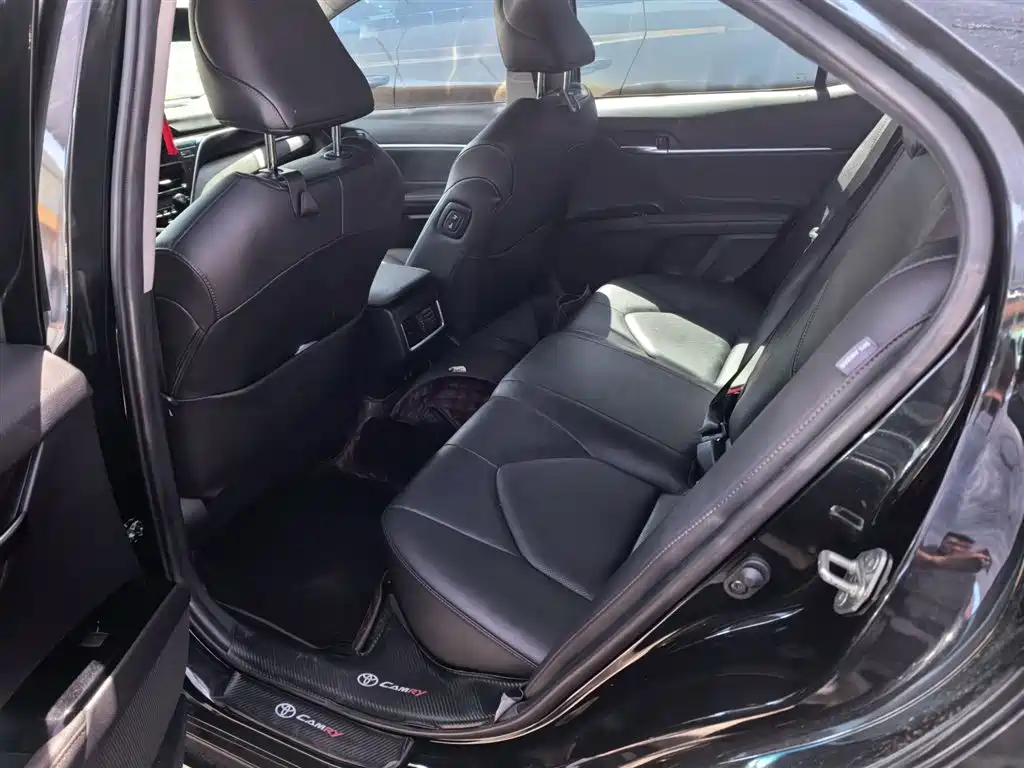 Toyota Camry 2022 — фото 19