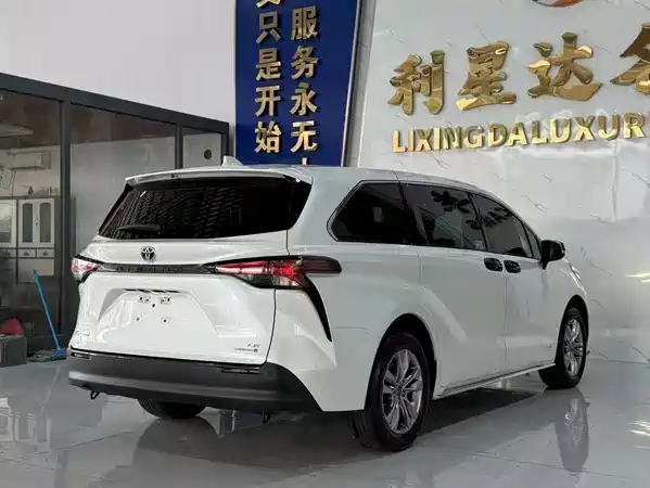 Toyota Sienna 2023