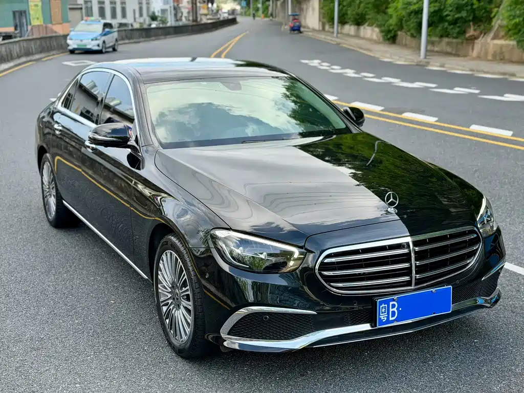 Mercedes-Benz E-Class 2022 — фото 3