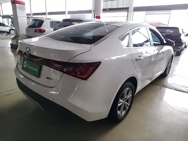 MG GT 2017