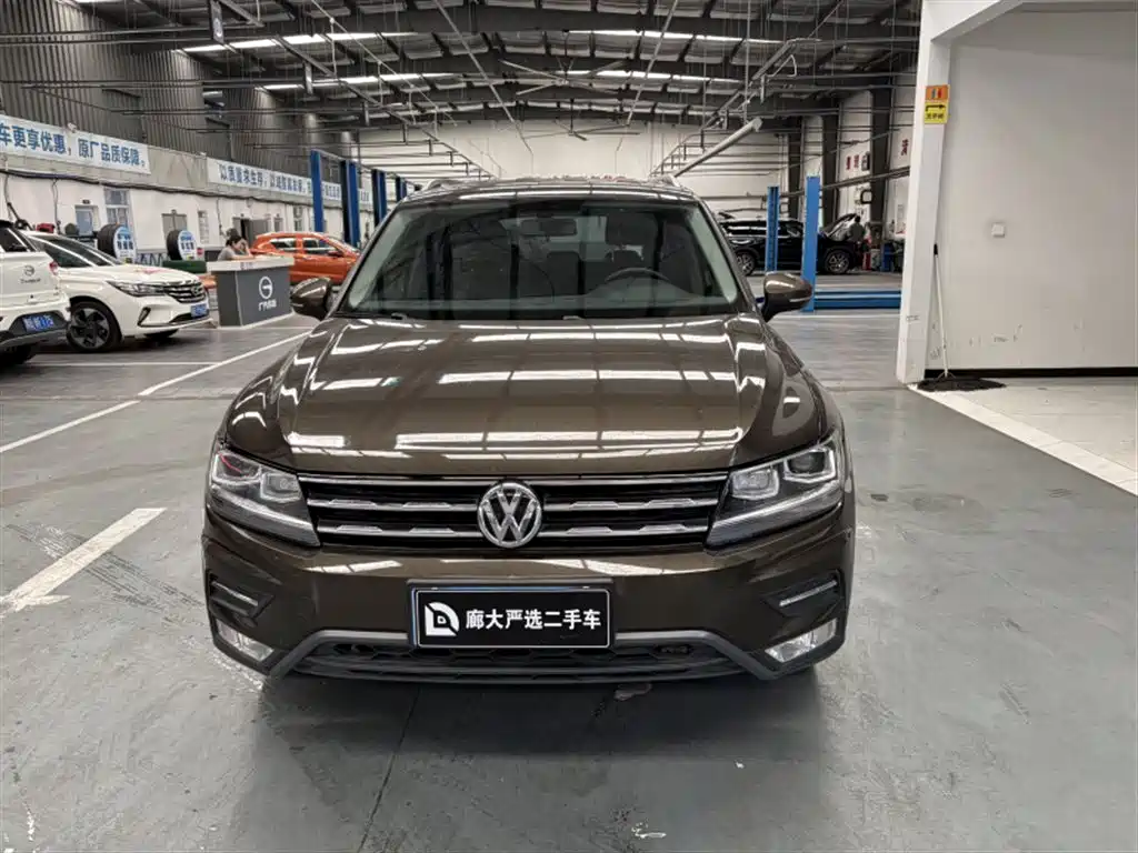 Volkswagen Tiguan L 2017 — фото 2