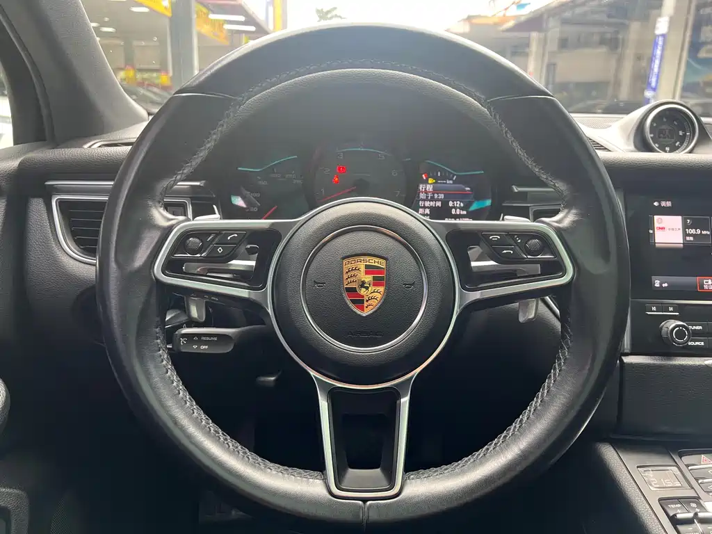 Porsche Macan 2017 — фото 13