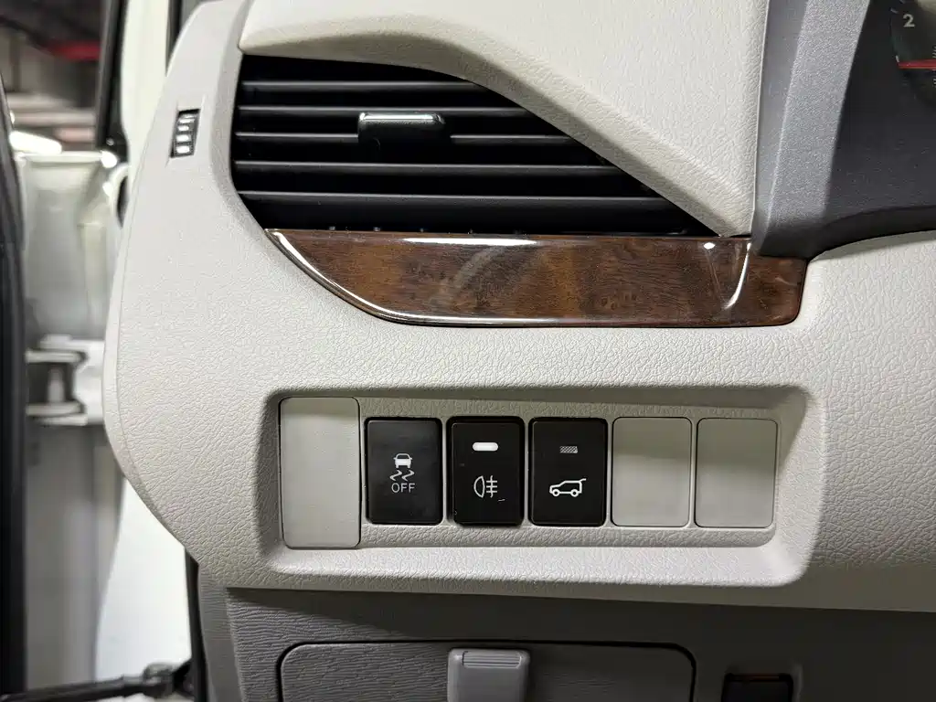 Toyota Sienna 2015 — фото 17
