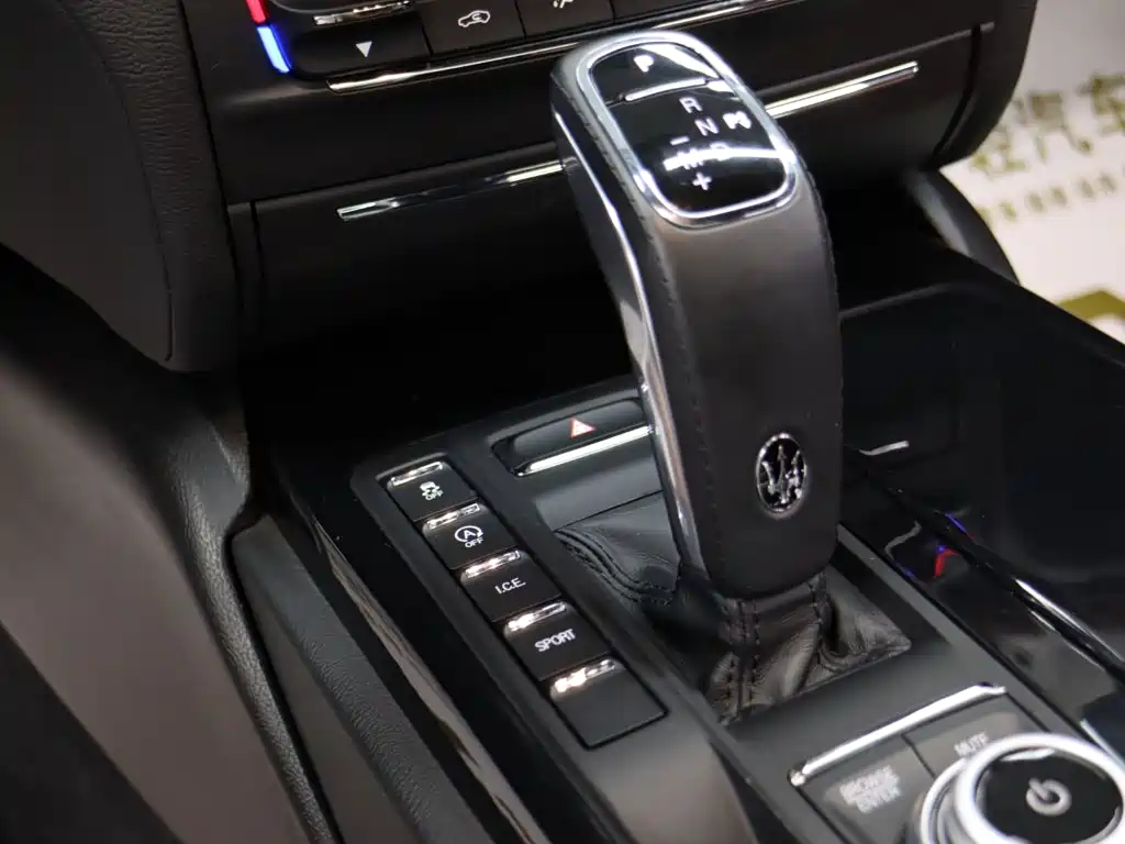 Maserati Ghibli 2023 — фото 16