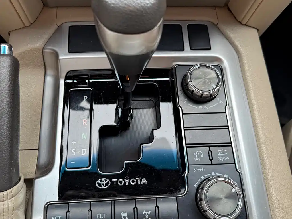 Toyota Land Cruiser 2020 — фото 12