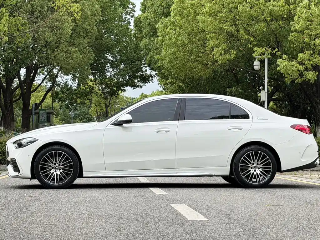 Mercedes-Benz C-Class 2024 — фото 3