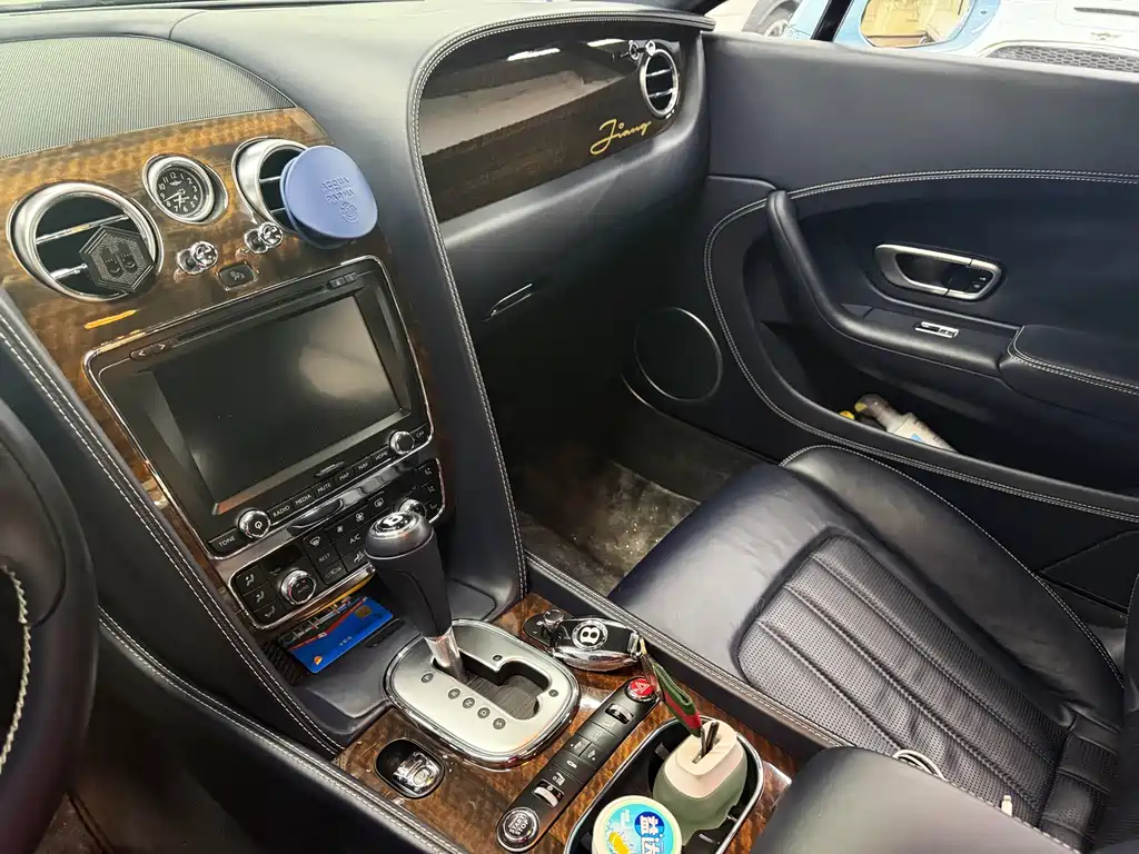Bentley Continental 2013 — фото 24