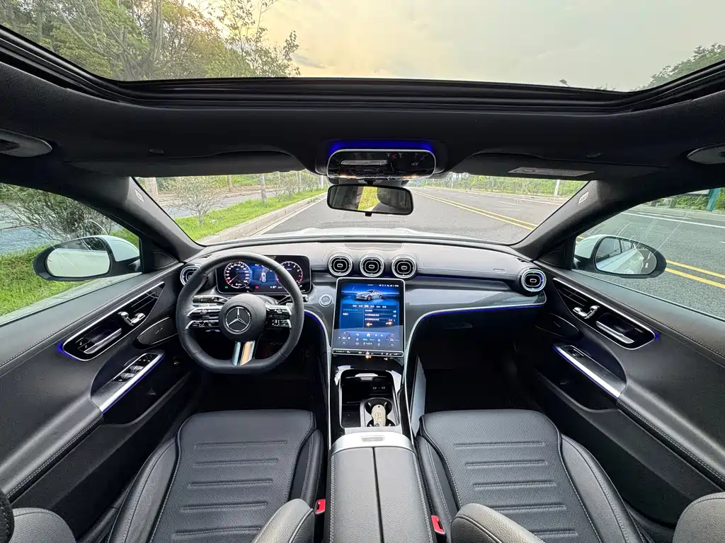 Mercedes-Benz C-Class 2025 — фото 10