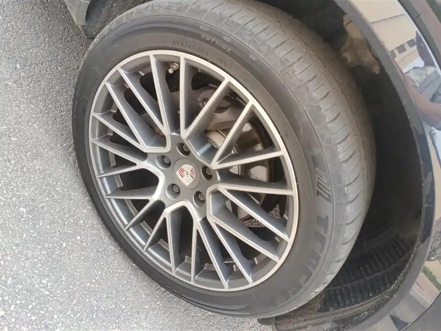 Porsche Cayenne Hybrid 2023