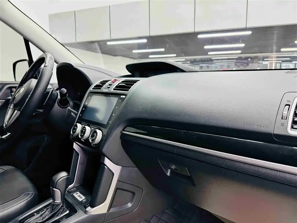 Subaru Forester 2017 — фото 26