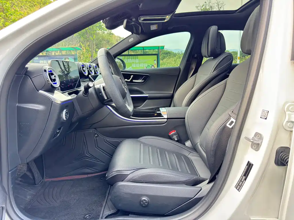 Mercedes-Benz C-Class 2025 — фото 11
