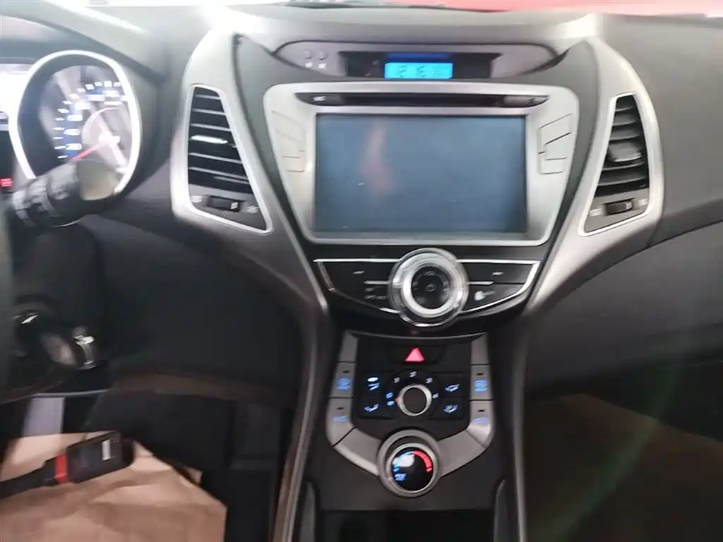 Hyundai Elantra Langdong 2016 — фото 13