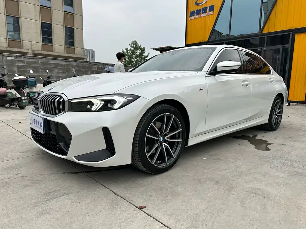 BMW 3 Series 2023 — фото 1