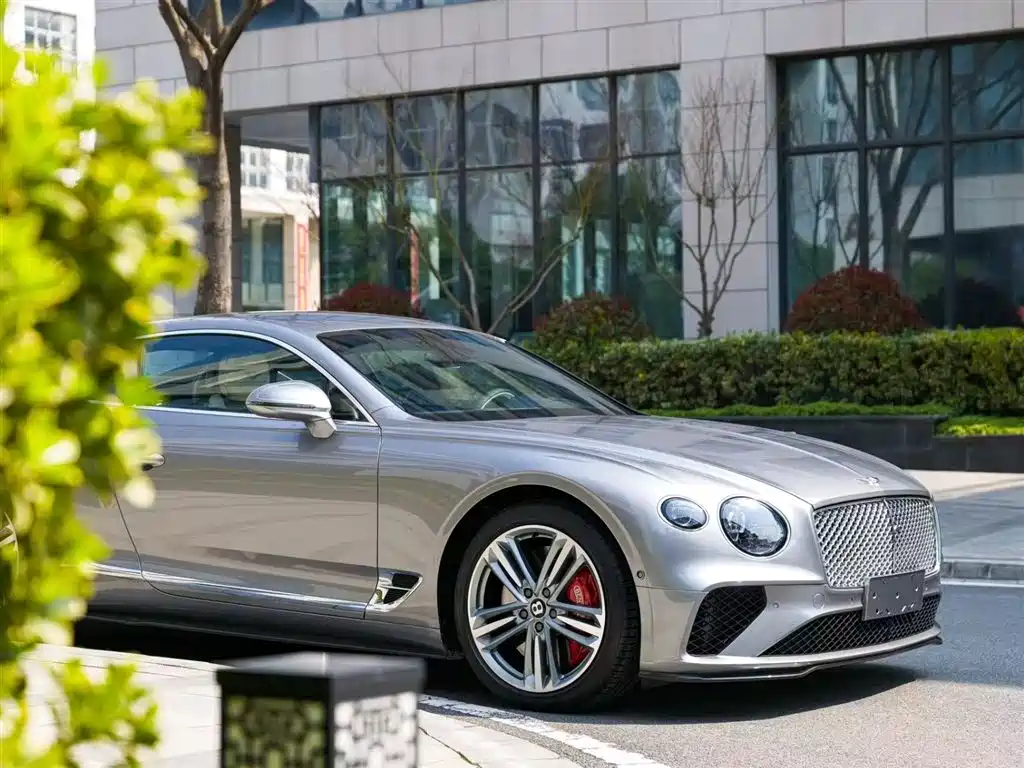 Bentley Continental 2023 — фото 12