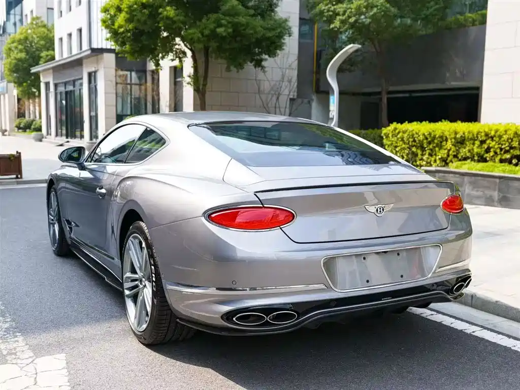 Bentley Continental 2023 — фото 13