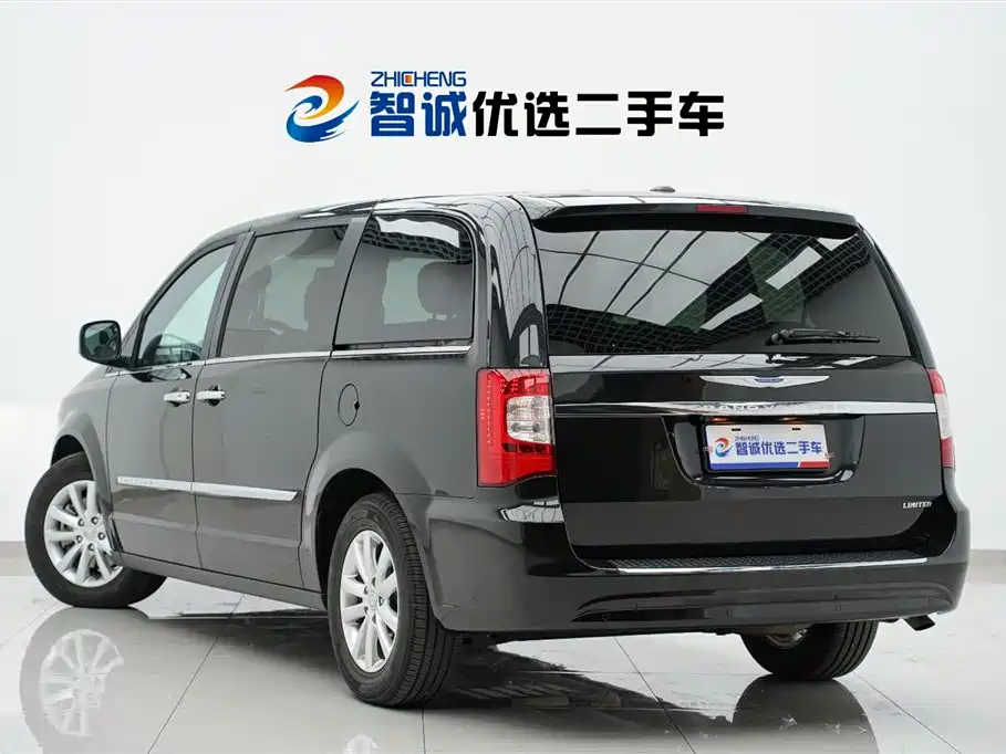 Chrysler Grand Voyager 2017 — фото 36