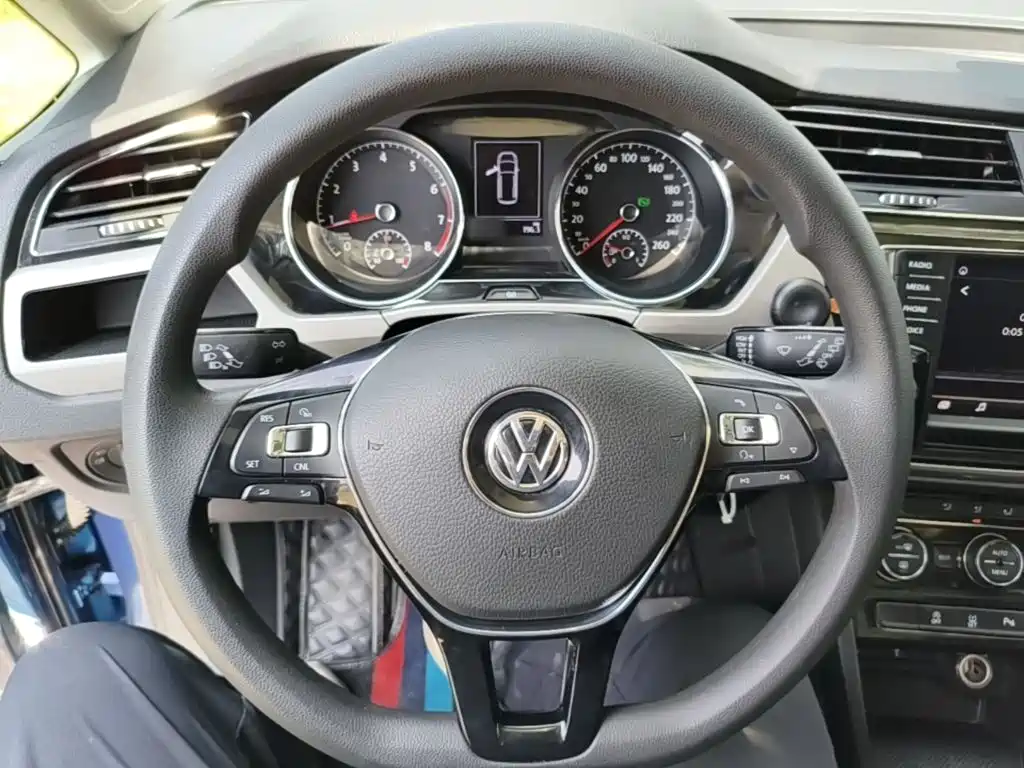 Volkswagen Touran 2018 — фото 11